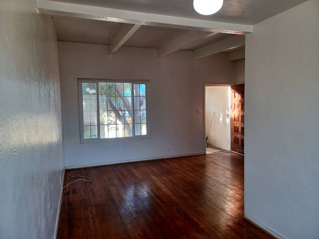 Building Photo - 825 61st St