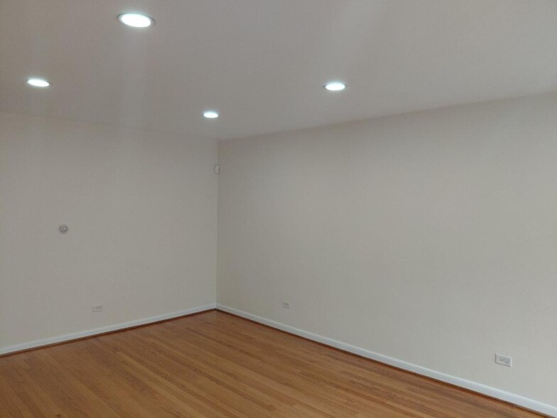 Living room - 3836 Brummel St