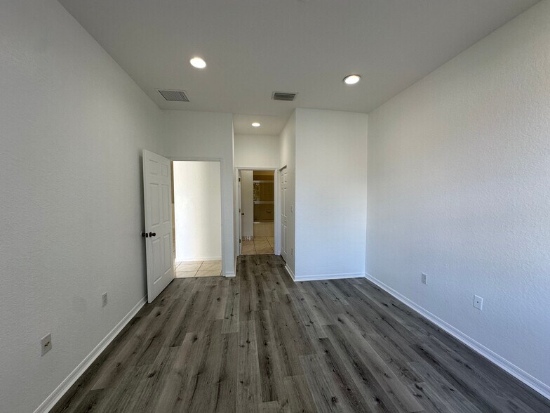 Building Photo - 10985 SW 239th Ter
