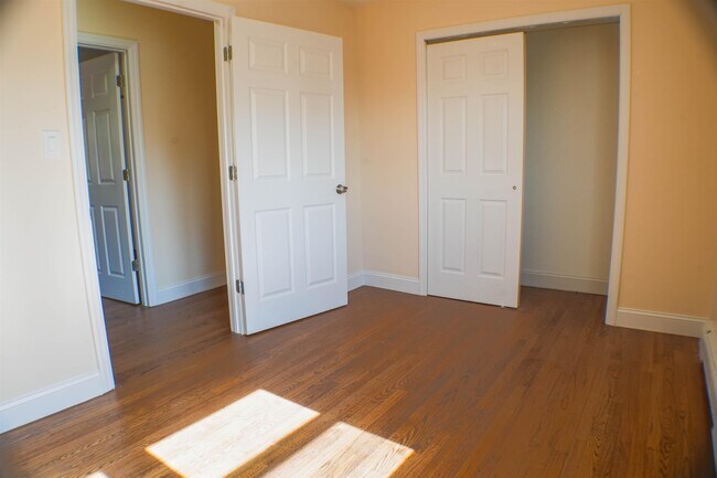 Building Photo - 300 Cator Ave