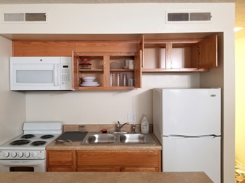 Kitchen - 2840 Colonial Ave SW