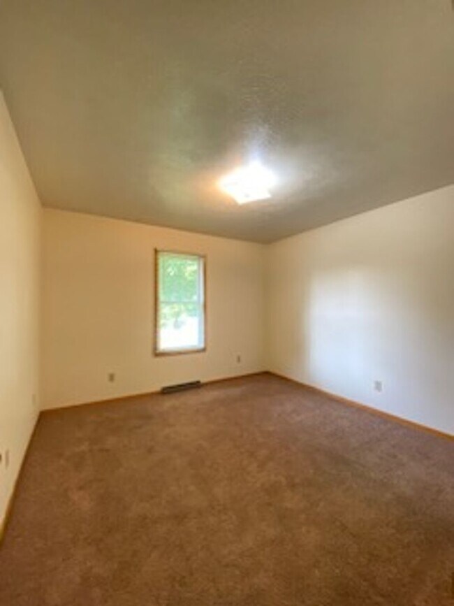 Building Photo - 1721 Graceland Ct