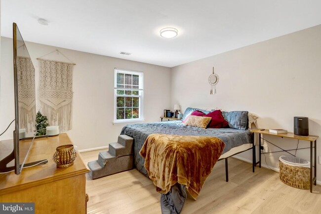 Building Photo - 14831 Basingstoke Loop