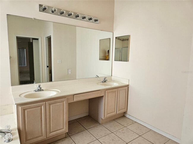 Building Photo - 2421 E Del Webb Blvd