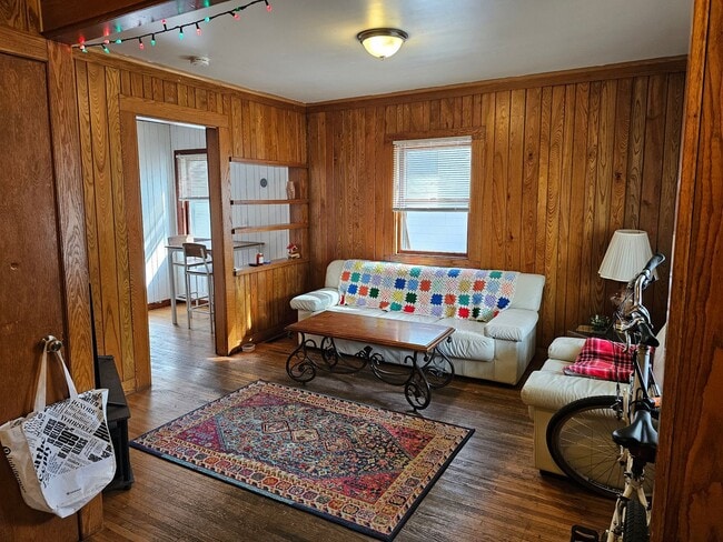 Building Photo - 4 bedroom House Close to U of M! Leasing f...