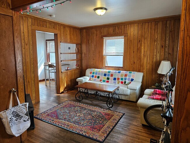 Building Photo - 4 bedroom House Close to U of M! Leasing for Fall 2026!