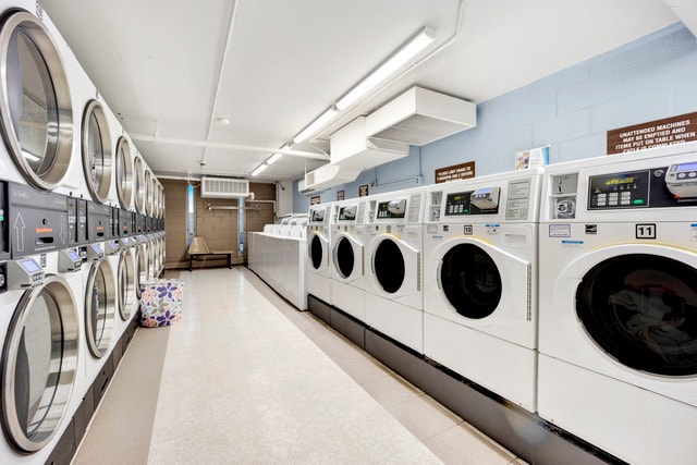 Building Photo - 3550 N Lake Shore Dr