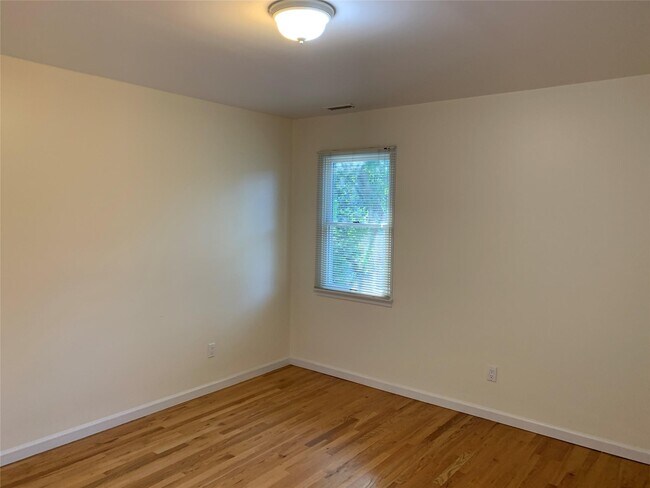 Building Photo - 243 Boulevard