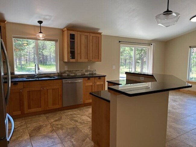 Building Photo - 17447 Auklet Dr