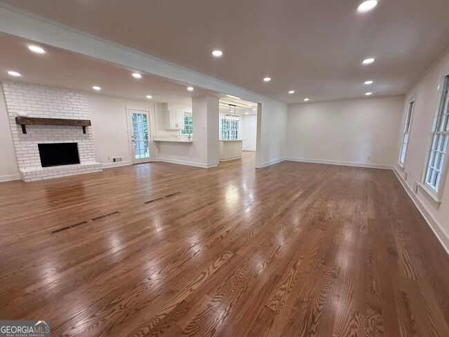 Building Photo - 185 Landor Dr