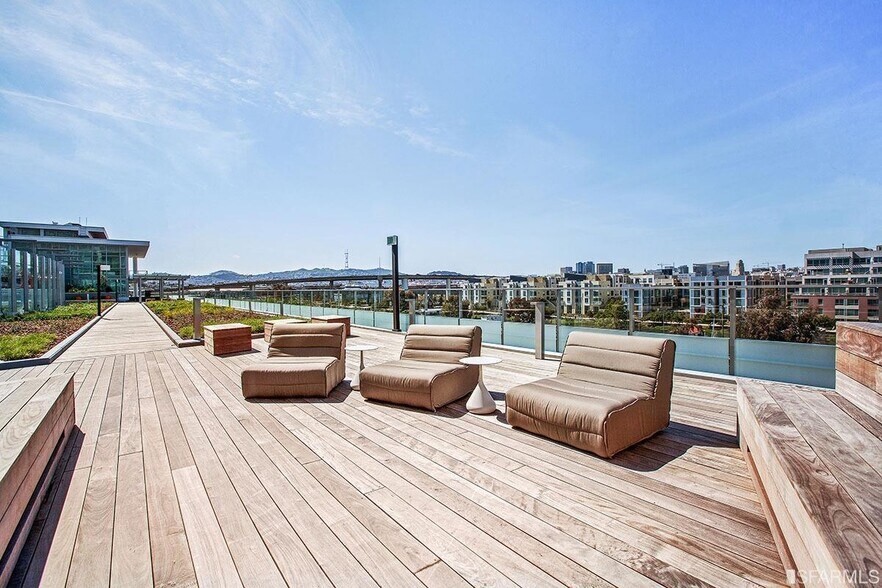 Building Photo - 718 Long Bridge St