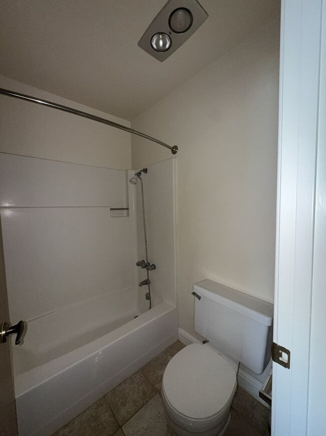 Building Photo - Lakefront Condo