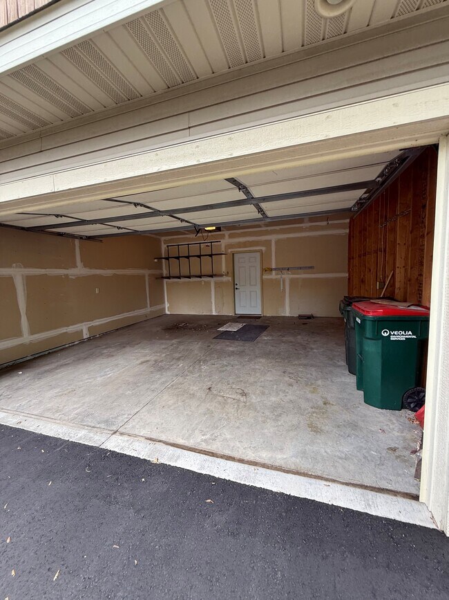 Building Photo - 98 Tribute Ave