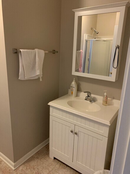 Building Photo - 473 Bay Tree Cir