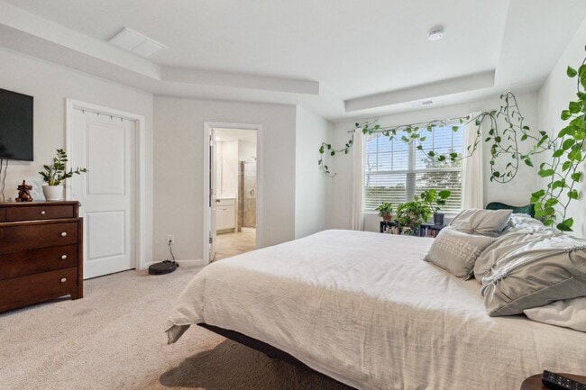 Building Photo - Townhouse in Tega Cay Available NOW! 3 beds 2.5 bath, VERY clean & ready for YOU! $2,375