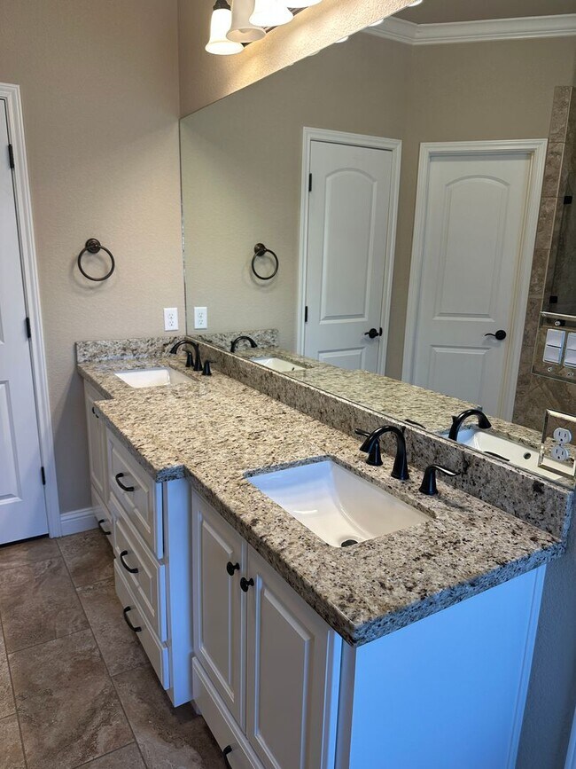 Building Photo - College Station - 4 bedrooms, 2.5 Bathroom...