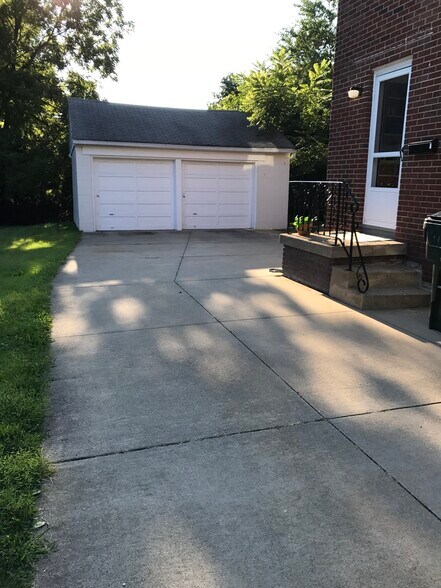 Garage - 1872 17th St
