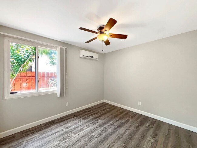 Building Photo - Beautiful 4B/2BA House in Clairemont w/ La...