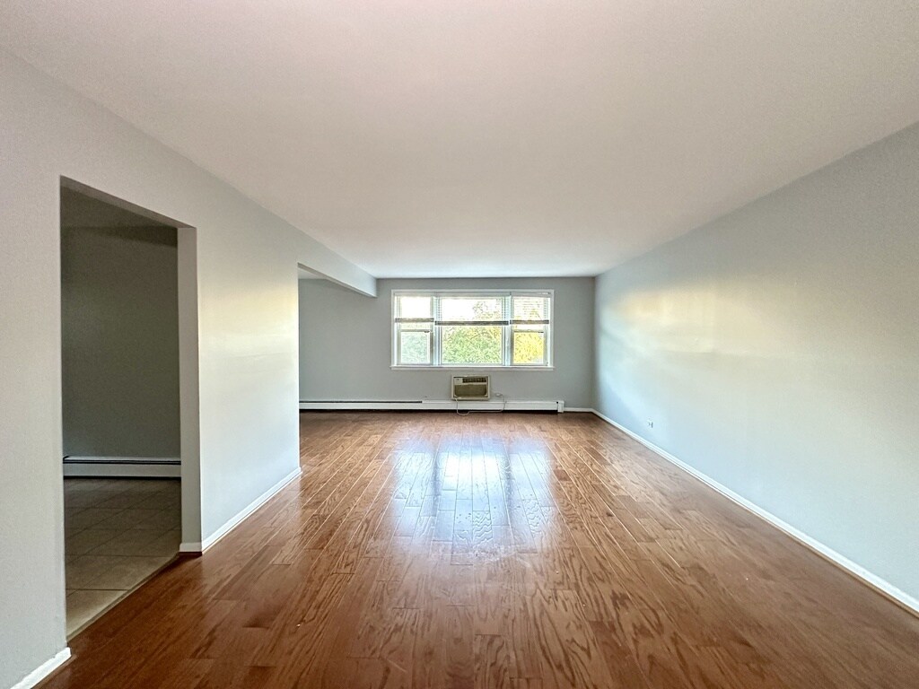Building Photo - 8644 Skokie Blvd