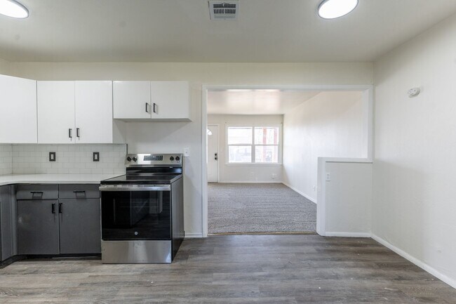 Building Photo - 4309 SE 40th St