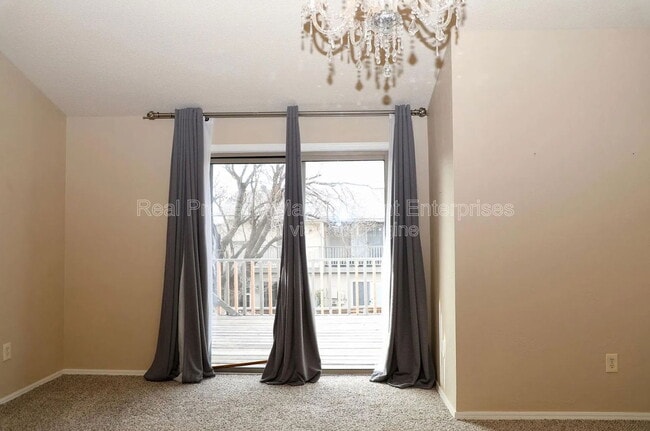 Building Photo - 5805 Hefner Village Ct