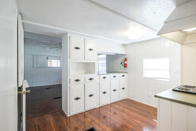 Building Photo - 920 Collins Ave