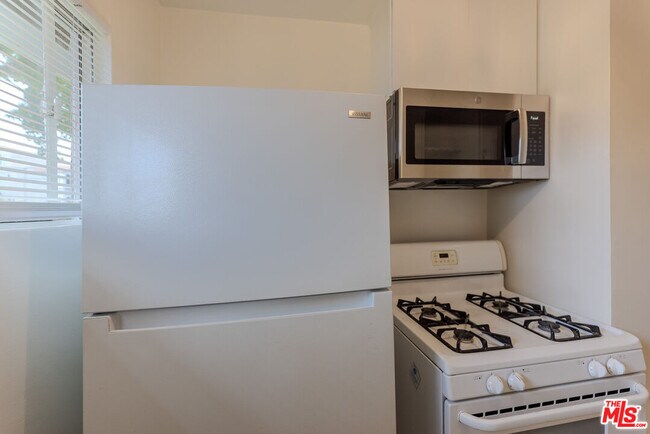 Building Photo - 302 N Maple St