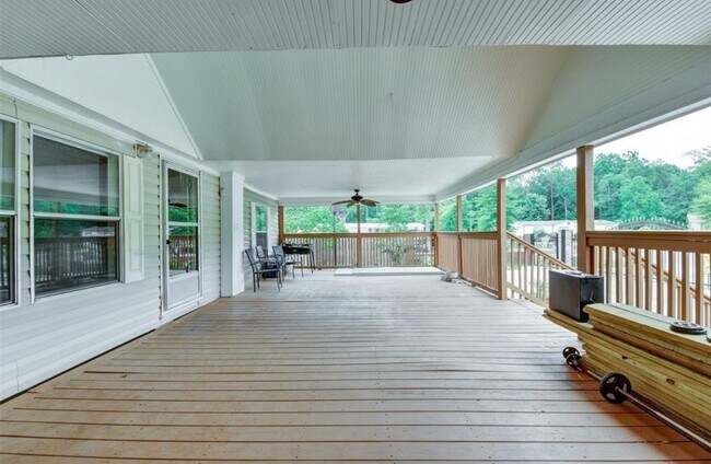 Building Photo - 16381 Hunters Green Dr