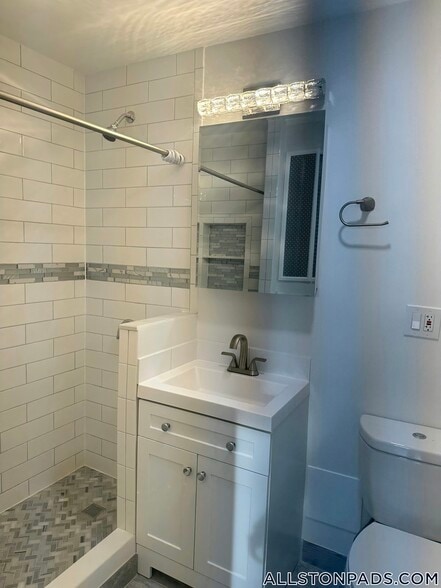 Building Photo - 33 Highgate St