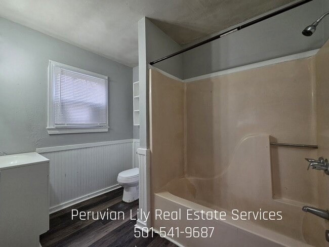 Building Photo - 210.5 N Monroe St