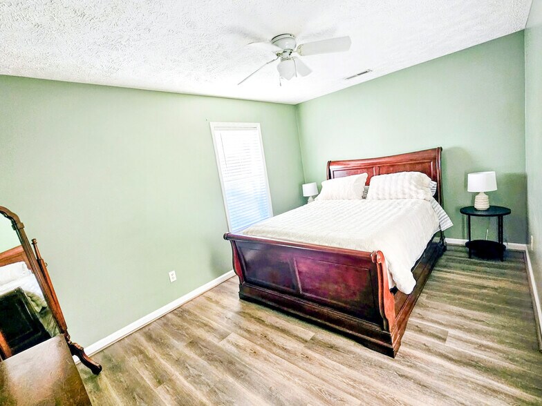 3rd bedroom - 2127 Winter Moss Ln