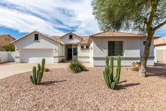 Building Photo - 2936 E Hazeltine Way