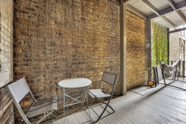 Building Photo - 4337 N Troy St