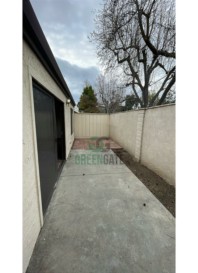 Building Photo - Gate Community 2 Bedroom Condo Availabilit...