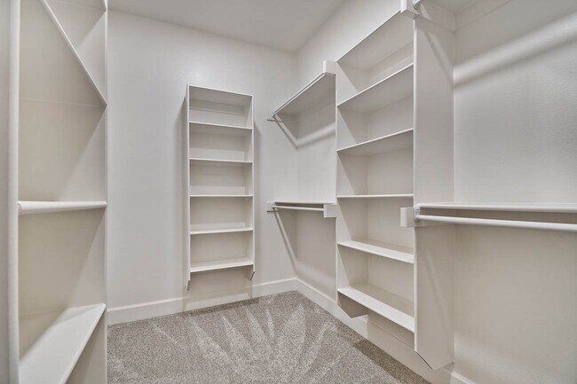 Building Photo - 502 W Persimmon St