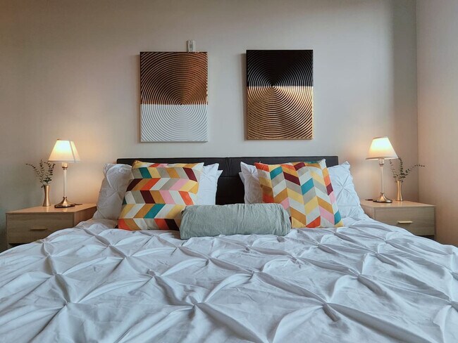 Building Photo - 212 W Roberts Ave