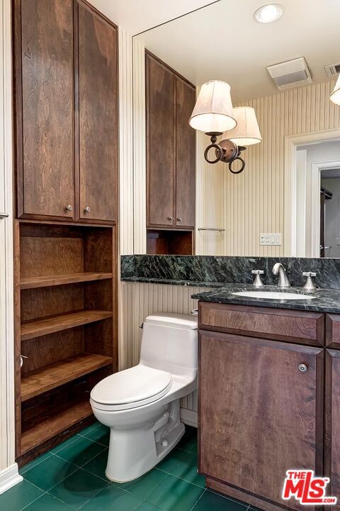 Building Photo - 201 Tavistock Ave