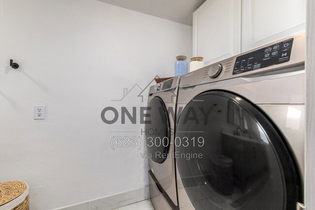 Building Photo - 107 S Catalina St