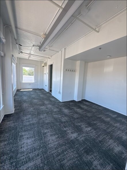 Building Photo - 217 S River St