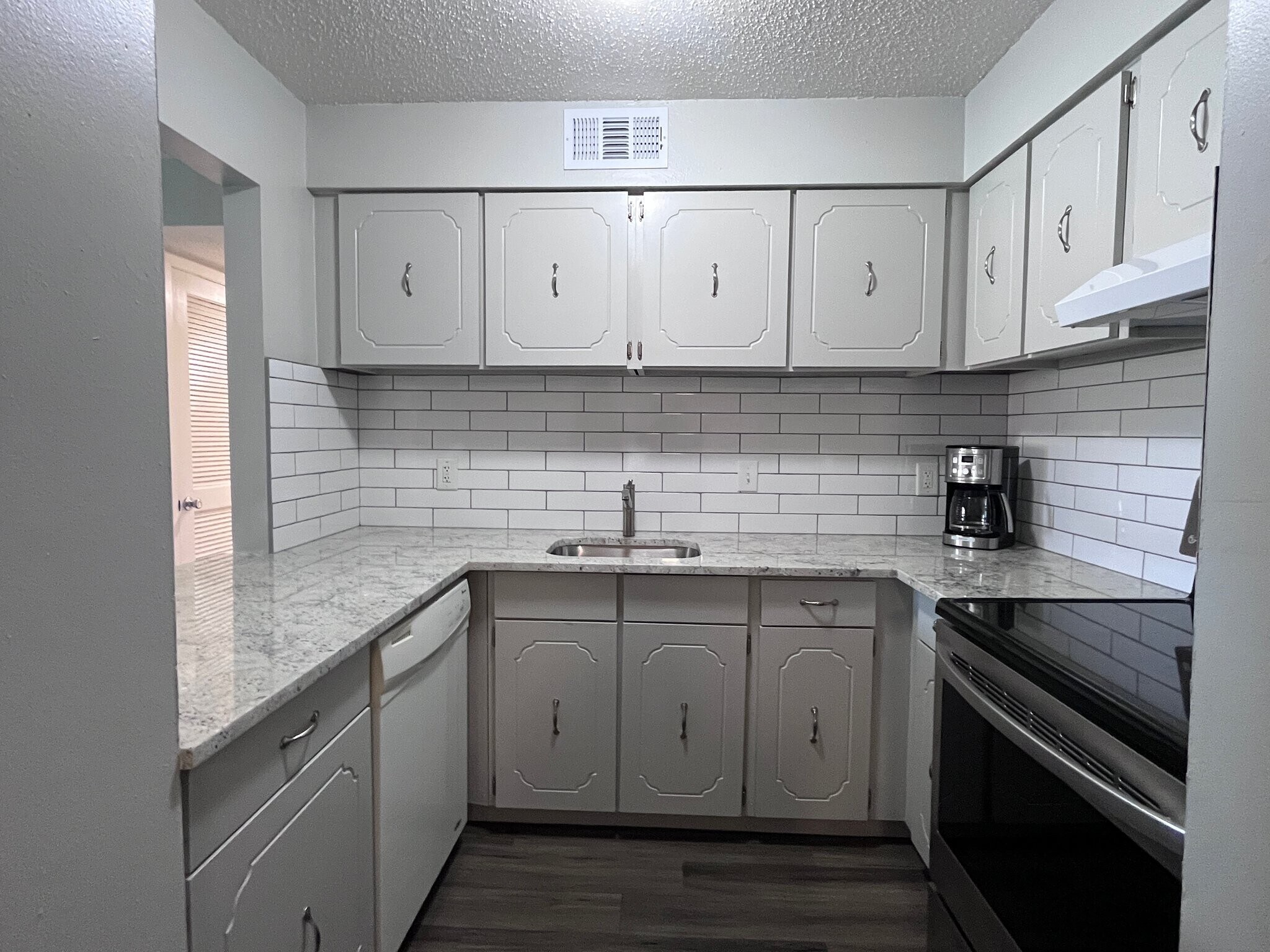Building Photo - 1190 Calley Dr