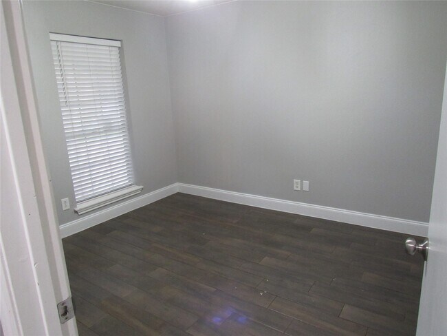 Building Photo - 22710 Leedstown Ln