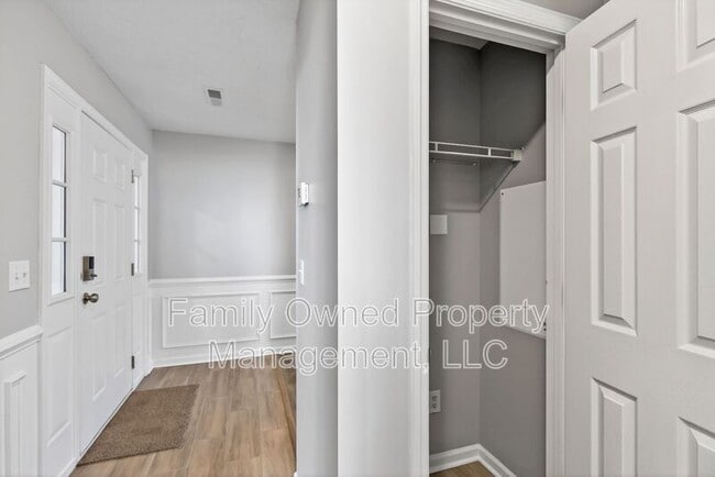 Building Photo - 123 Thousand Oaks Cir