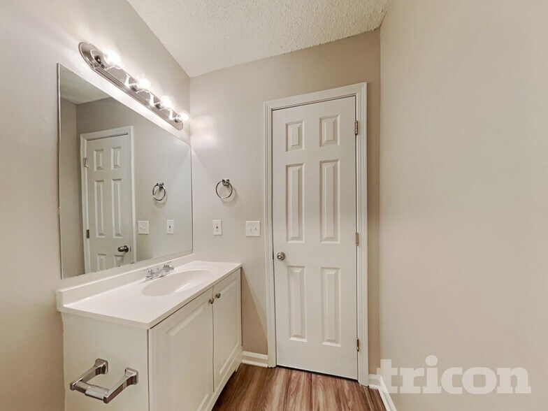 Building Photo - 120 Huntwood Trail