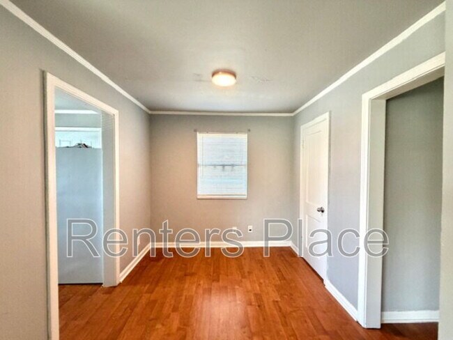 Building Photo - 2915 E Easton St