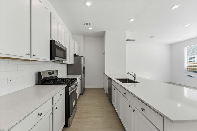 Building Photo - 2206 Via Isa Ln