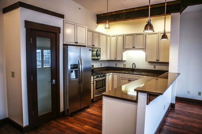 Kitchen with pantry - 124 E Main St