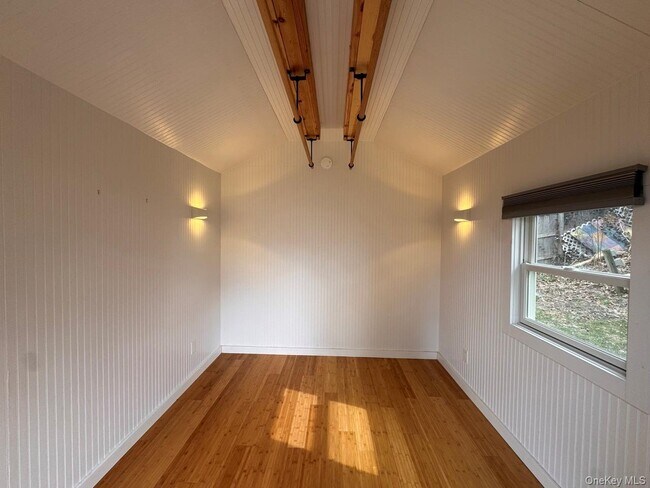 Building Photo - 69 Russell Ave