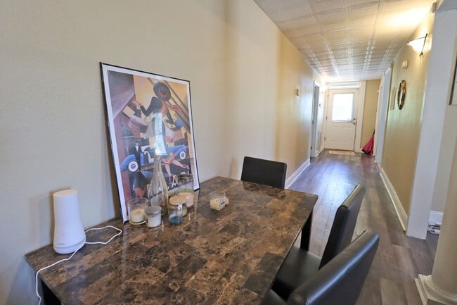 Building Photo - 4BR/2.5BA Urban Charm Meets Creative Energ...
