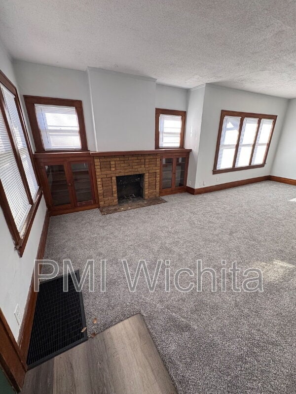 Building Photo - 341 N Grove Dr