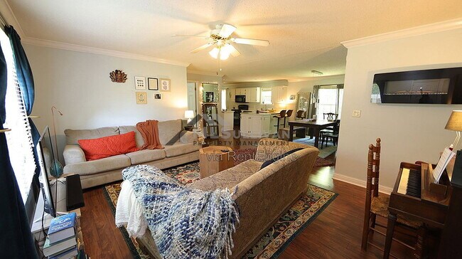 Building Photo - 1610 Marly Dr